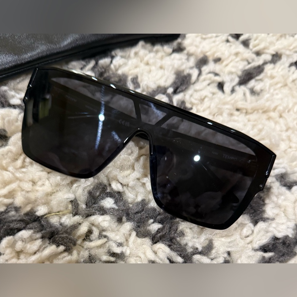 Like new, Quay Australia Tempo sunglasses.
